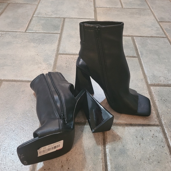 🤑SOLD🤑Steve Madden Safia Cutout Black Bootie - Picture 13 of 16